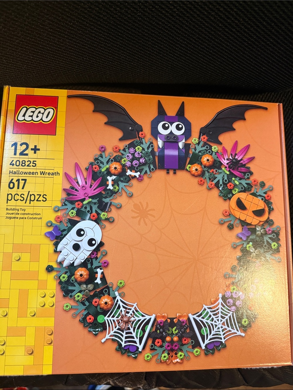 LEGO Halloween Wreath Kit - 617 pieces (40825) NEW in box.
